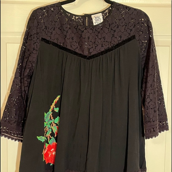 ivy jane Tops - Ivy Jane 3/4 sleeve black open back blouse. Size large.
